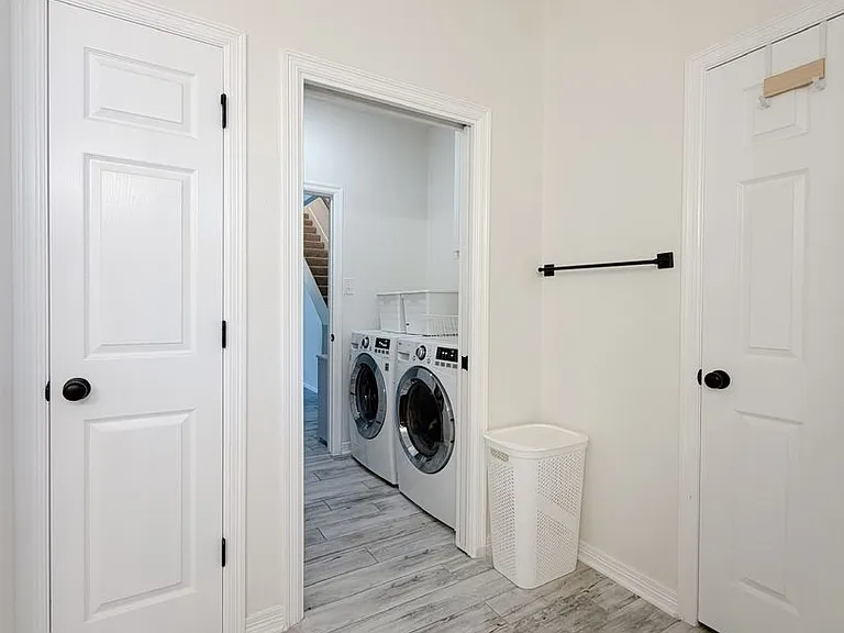 525 Holstein Dr — Photo 21