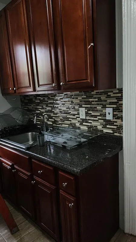 2 bed, 1.0 bath, 1000 sqft, $2,300 — Photo 4