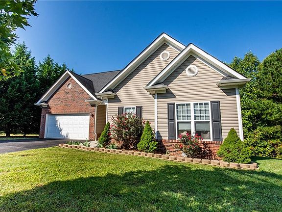 2nd image of 152 Angel Oaks Dr