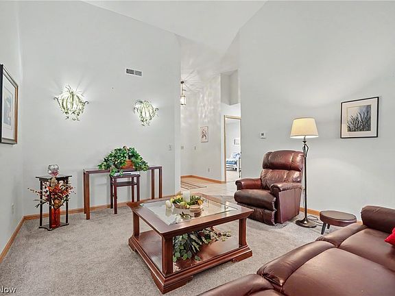 3rd image of 3060 Somerset Dr