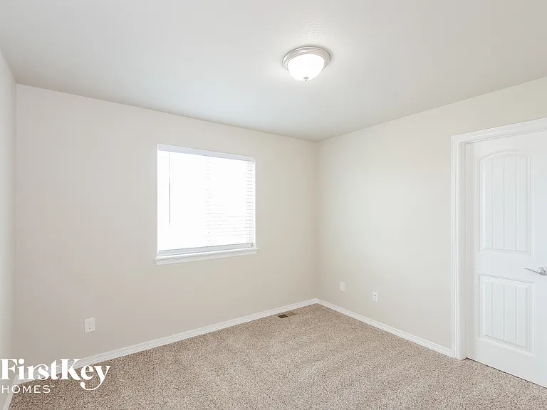 6524 Vedder Dr — Photo 12