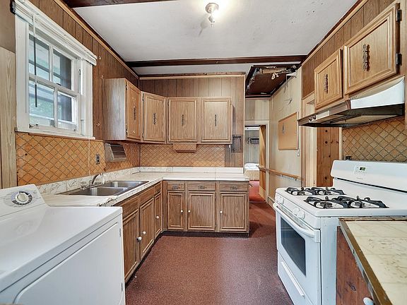 4th image of 15 Hall Ave