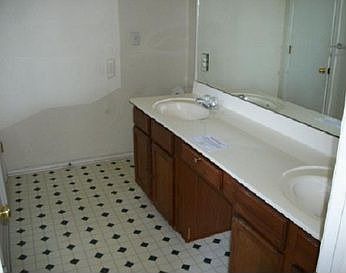 3rd image of 214 La Garde St