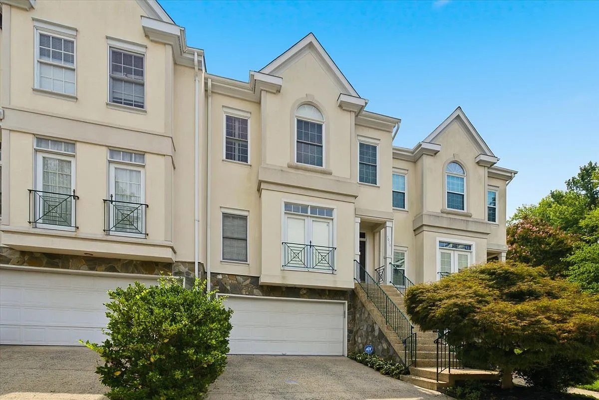 4 bed, 2.5 bath, 2143 sqft, $3,725 — Photo 1