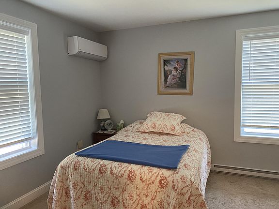 4th image of 12 Pebble Ln #12