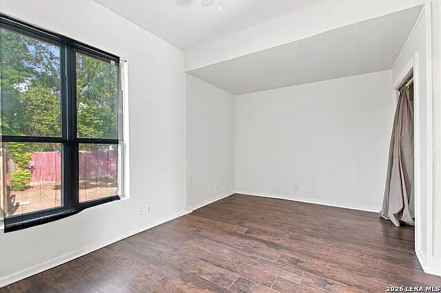 262 E Southcross Blvd — Photo 11