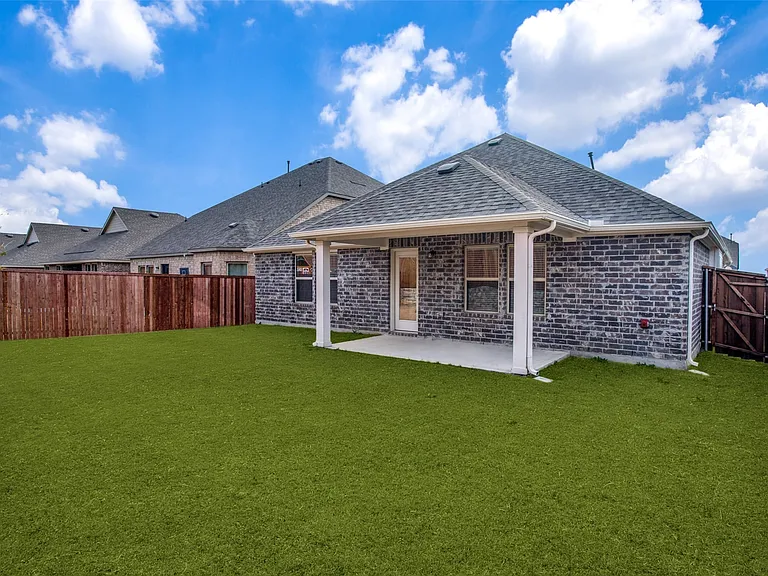 5825 Rostherne Dr — Photo 8