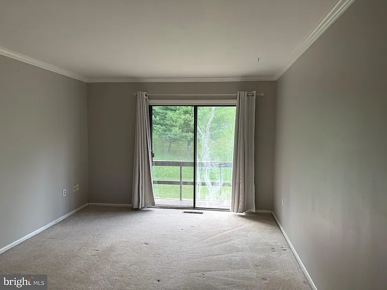 204 Village Rd — Photo 10