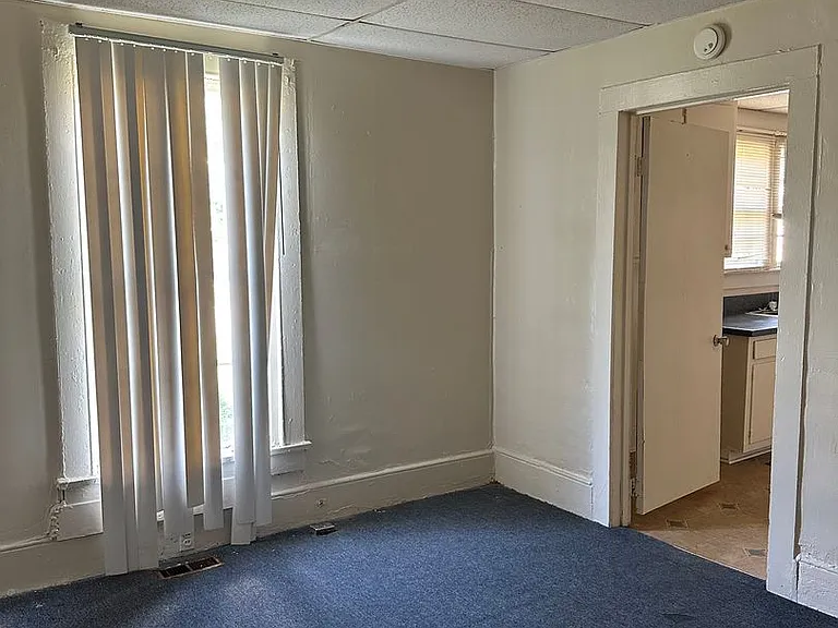 407 E Saint John St — Photo 5