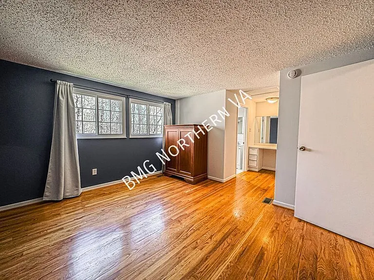 8627 Spring Creek Ct — Photo 13