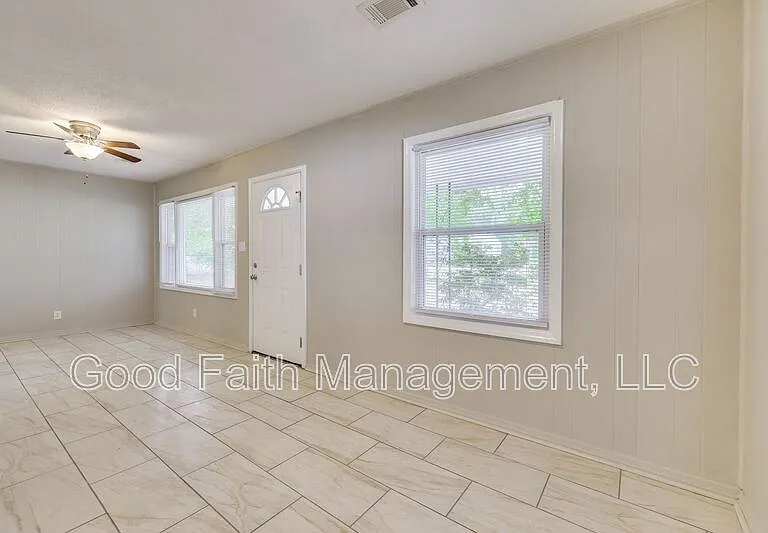 1813 Alder Dr — Photo 9