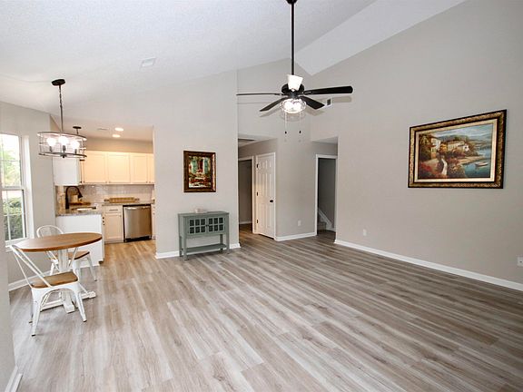 5th image of 23 Autumn Run Way