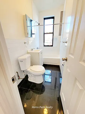 Rented by Metro Park Realty Inc | media 10