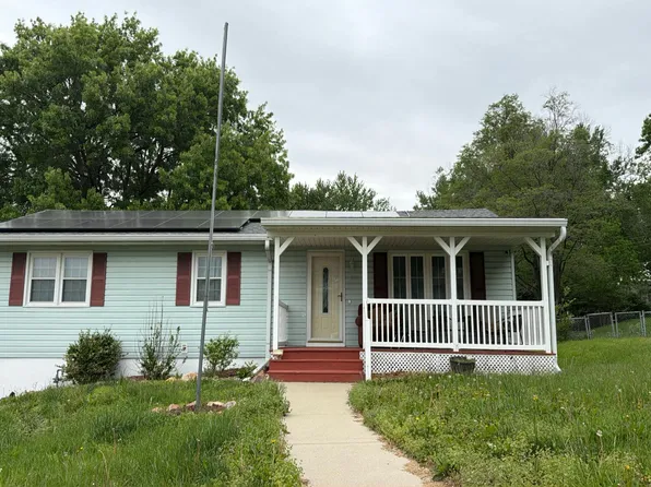 3131 Jennifer Ln, Country Club, MO 64506