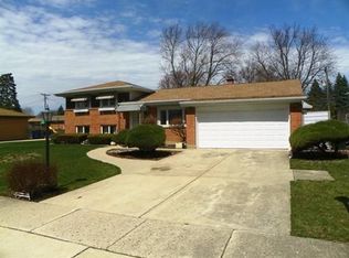 42 King Ln, Des Plaines, IL 60016