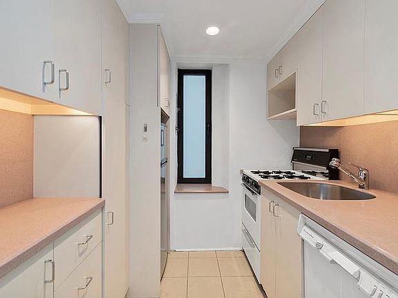 5th image of 750 Park Ave APT 8C