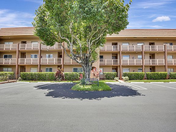 4th image of 9681 Sunrise Lakes Boulevard #104