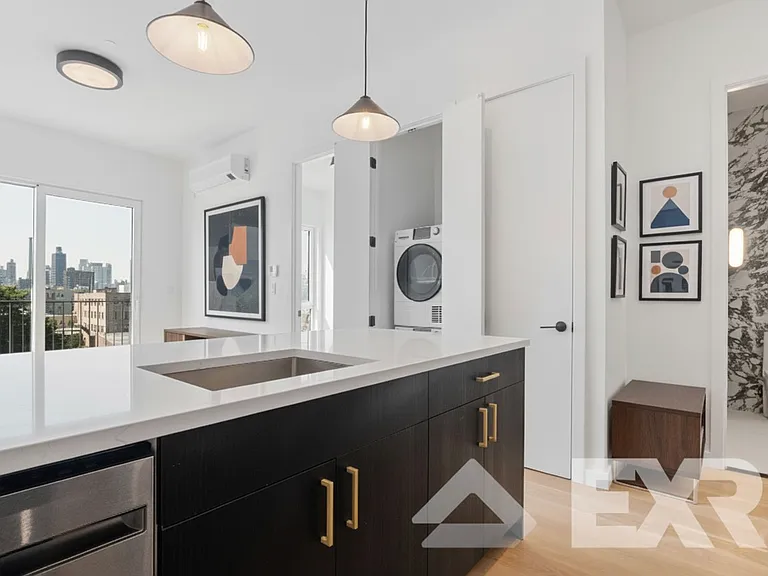 11-14 35th Ave #505 — Photo 2