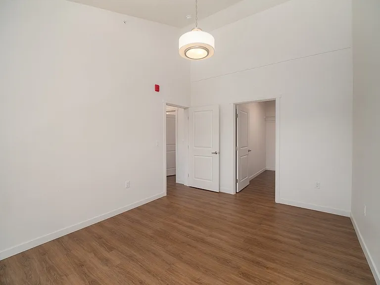 Sunshine Park Apartments — Photo 11