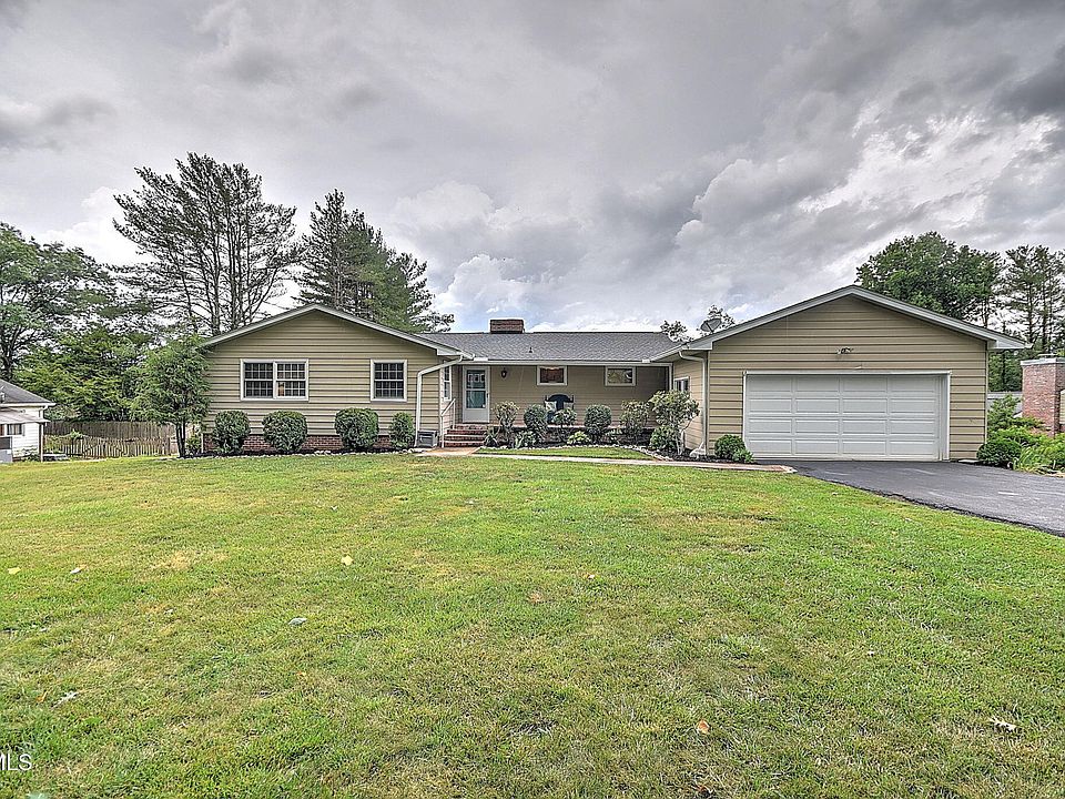 1st image of 120 Maxwell Dr