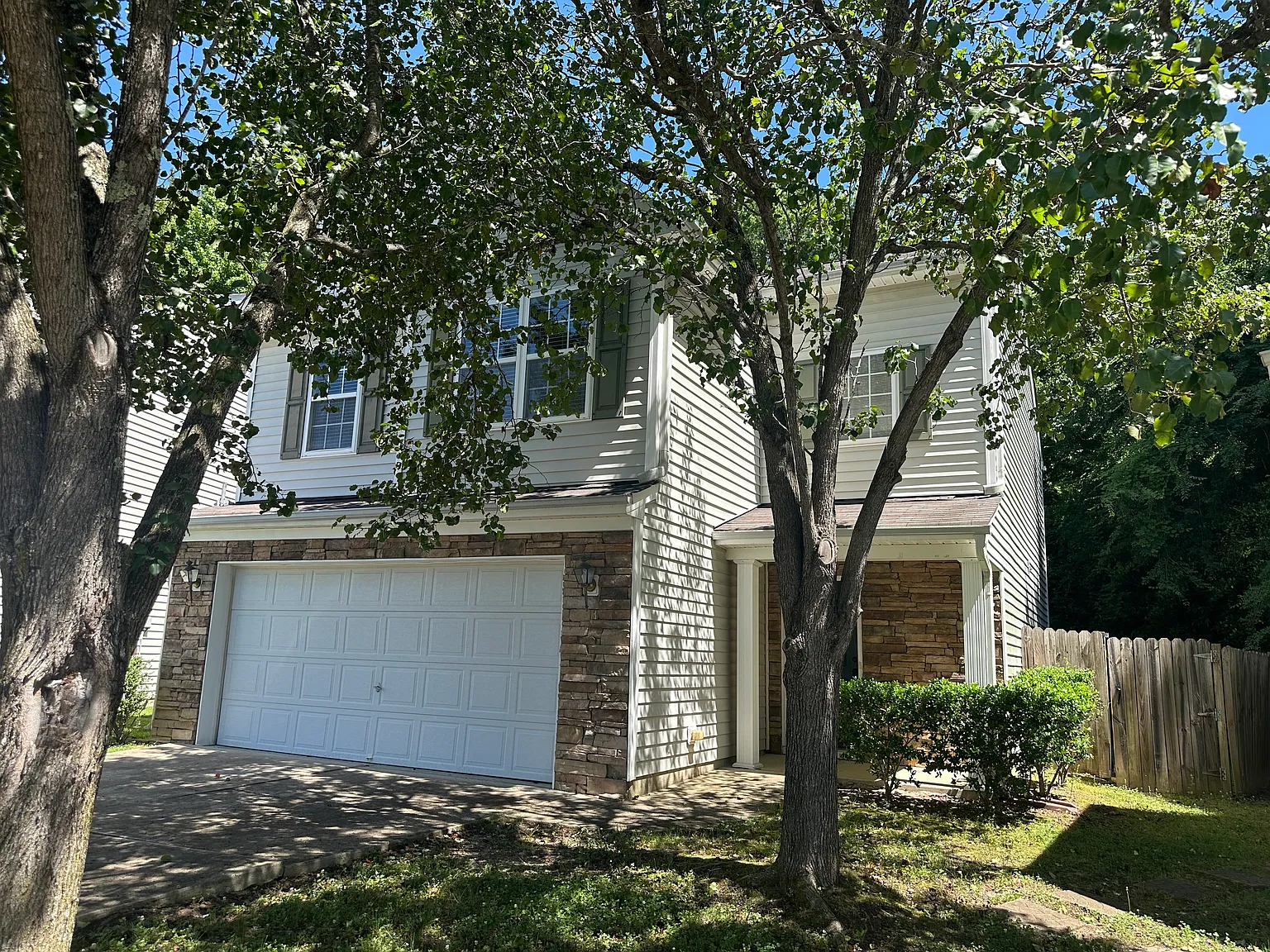 3 bed, 2.5 bath, 1503 sqft, $2,100 — Photo 1