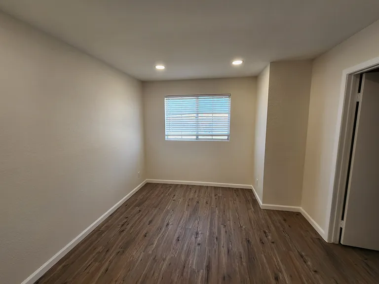 1846 E Milling St — Photo 16