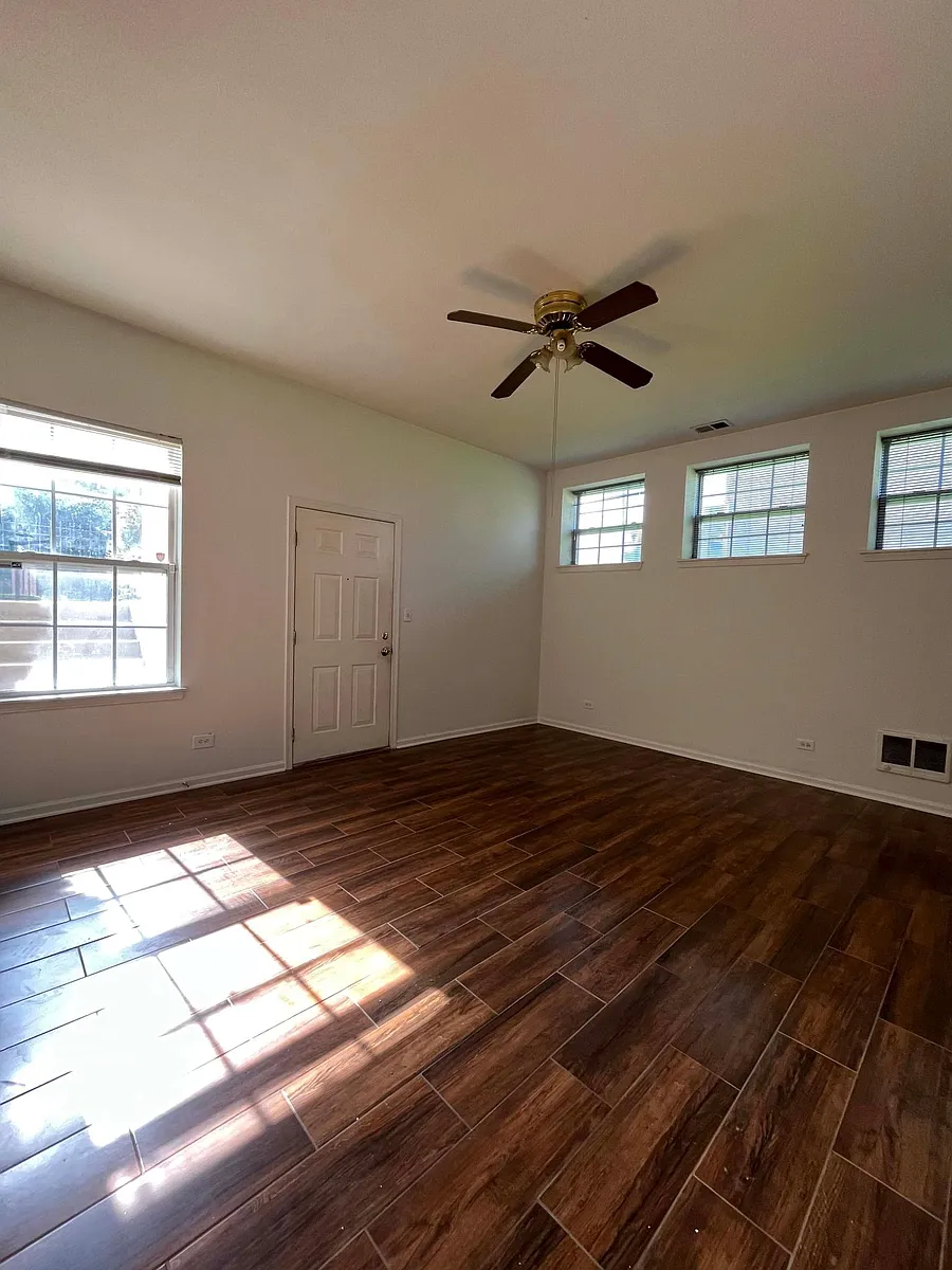 Building Photo - 3607 S Indiana Ave #1