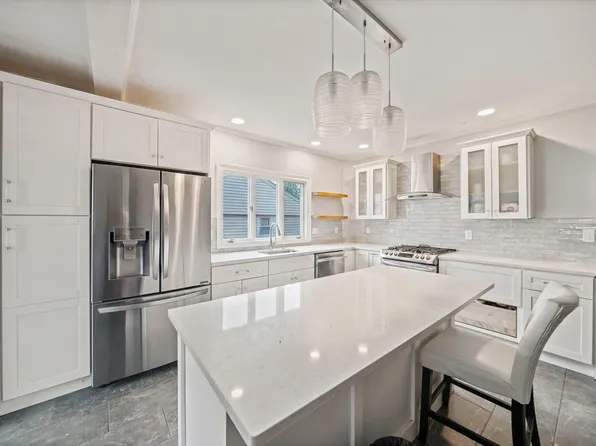 91 Elm St, Quincy, MA 02169