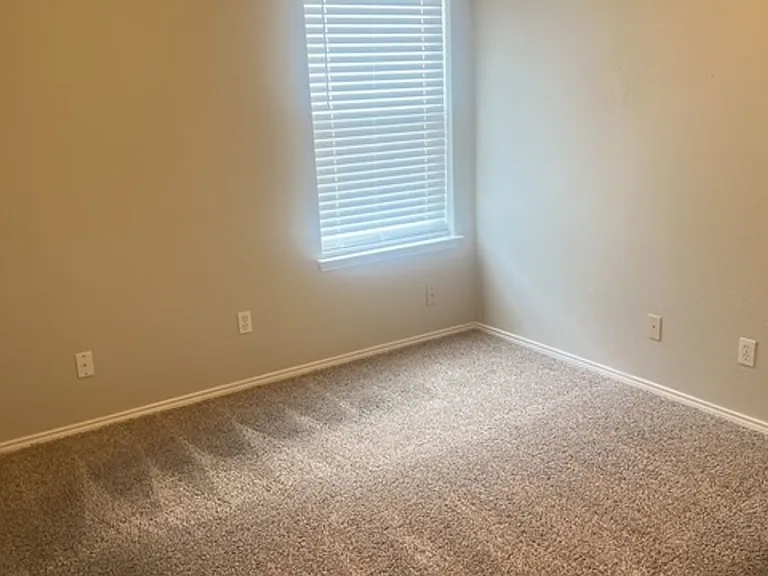 2913 Vicksburg Ln — Photo 30