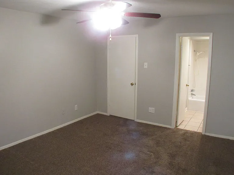 10406 Shadow Bend Dr — Photo 18