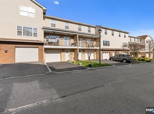 33 Ingraffia Dr, Elmwood Park, NJ 07407