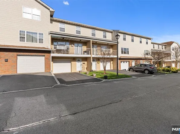 33 Ingraffia Dr, Elmwood Park, NJ 07407