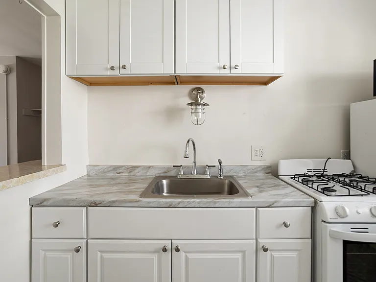 1619 Lucile Ave #2 — Photo 6