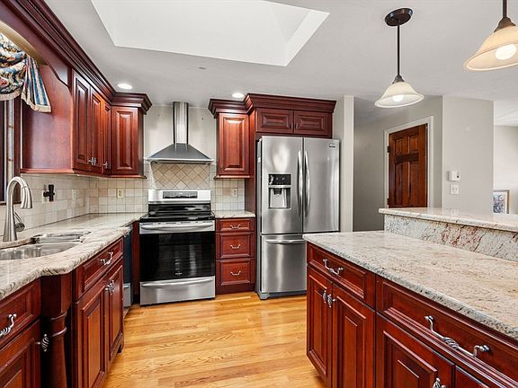 3rd image of 84 Crosby Rd