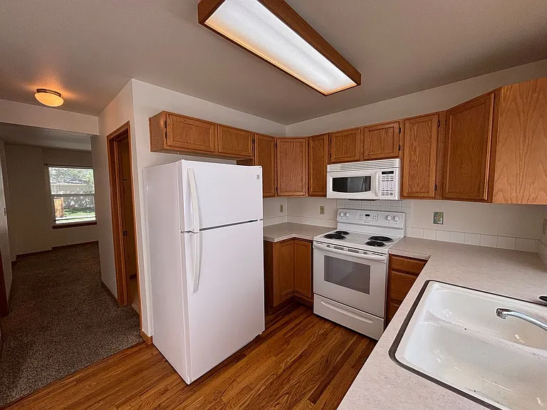 3425 Red Mountain Dr — Photo 9