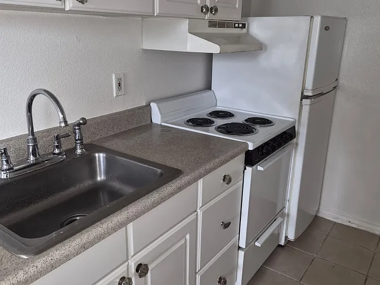 321 Robinson Ave #3 — Photo 4