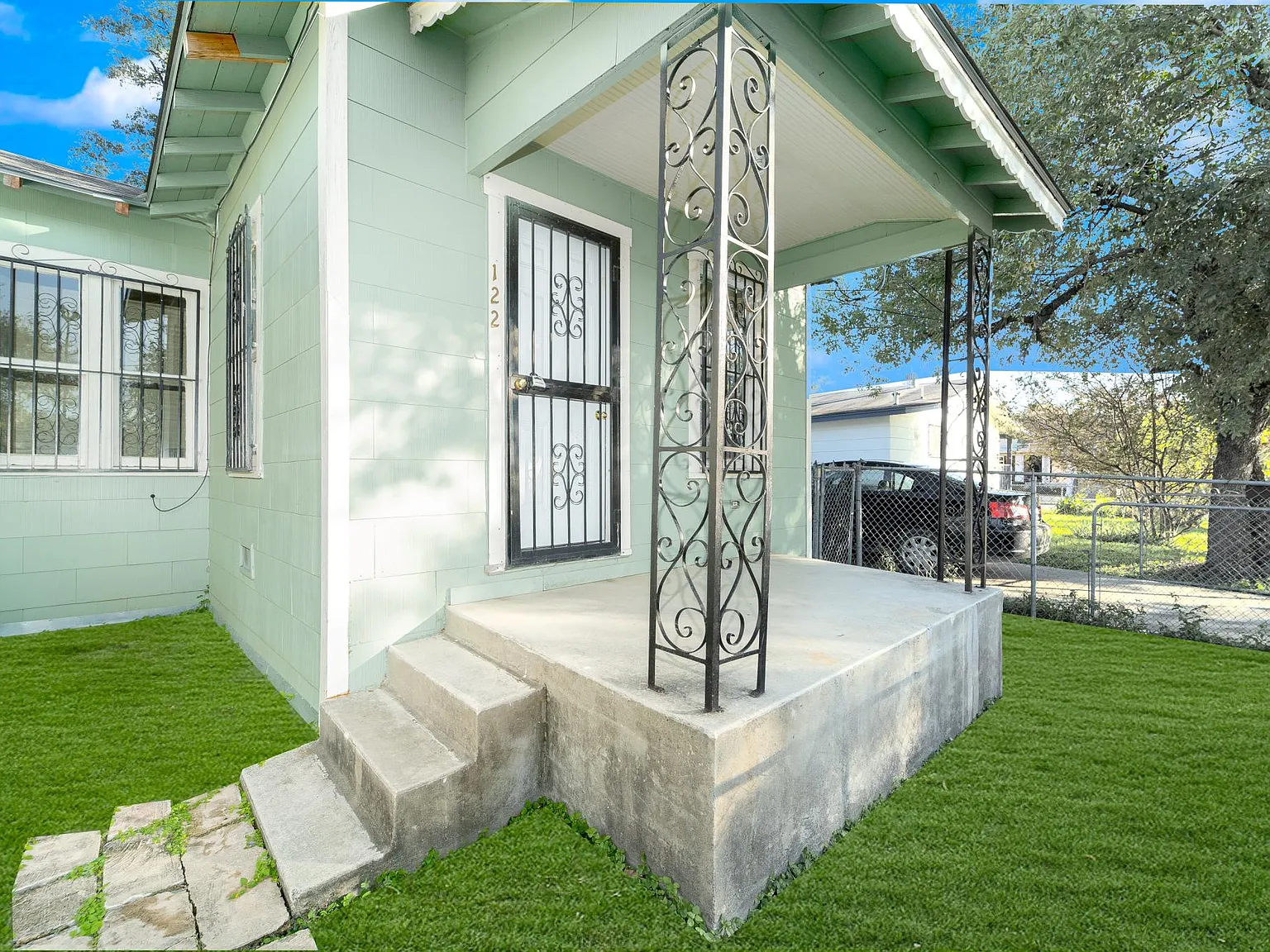 1 bed, 700 sqft, $995 — Photo 2