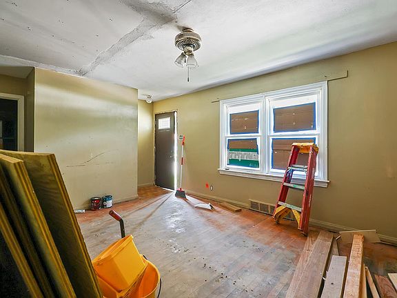 2nd image of 458 Plaza Ave