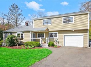 4 Middleton Dr, New Fairfield, CT 06812