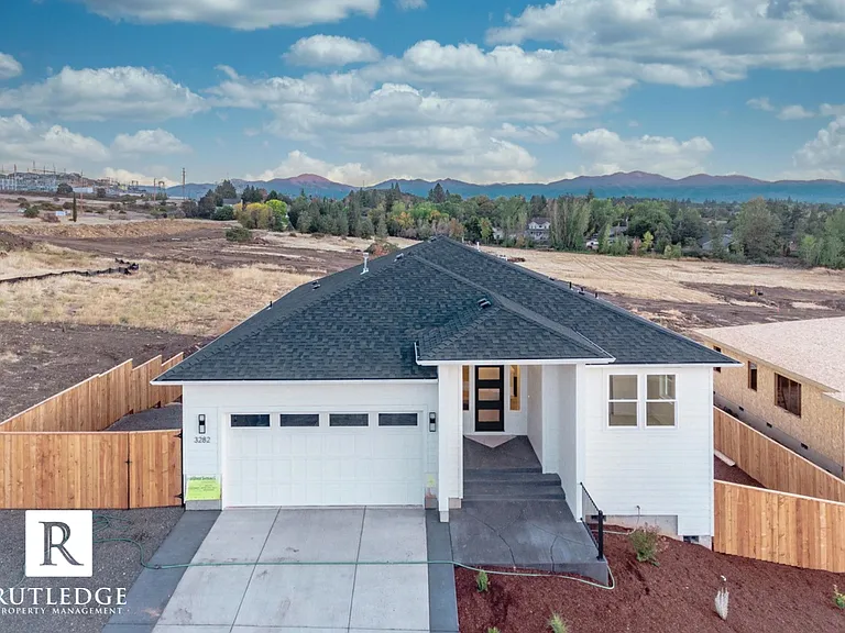 3282 Sky Way — Photo 2