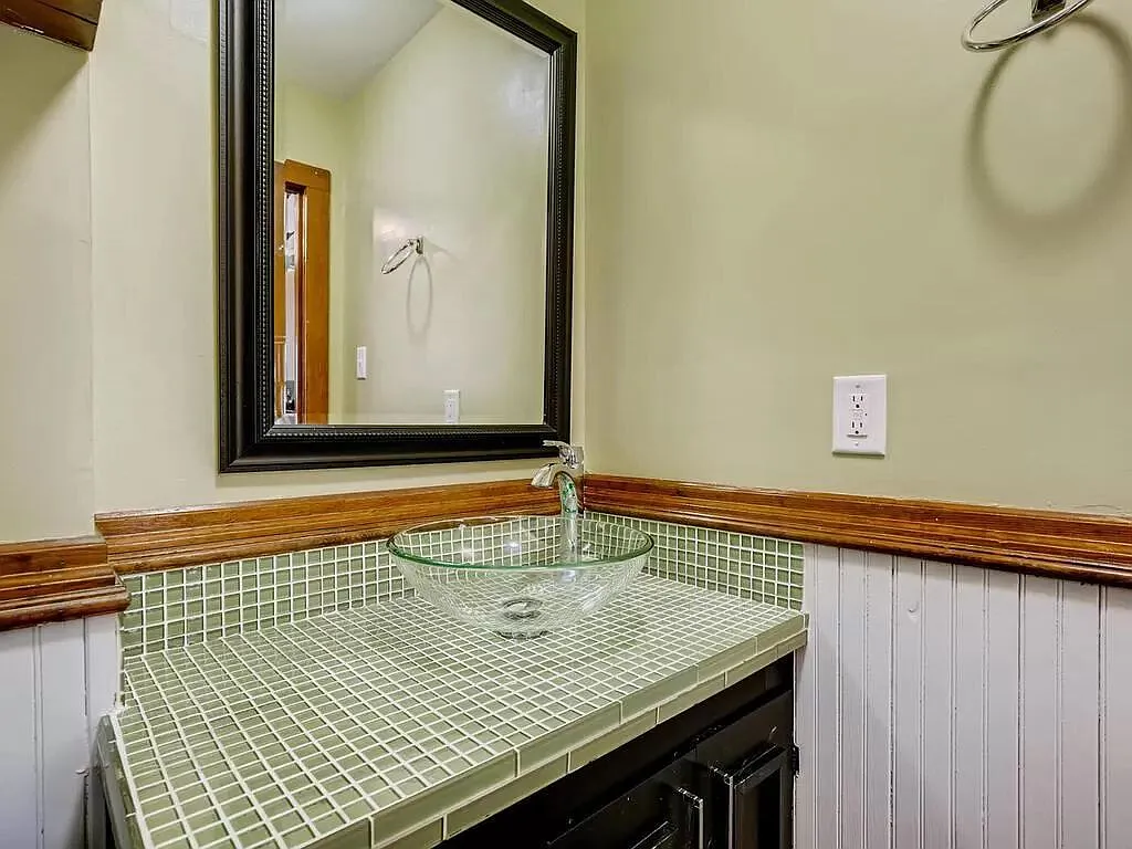6 bed, $3,300 — Photo 4