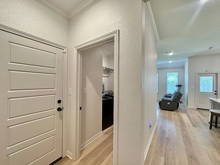 3076 Royal Garden Rd — Photo 7