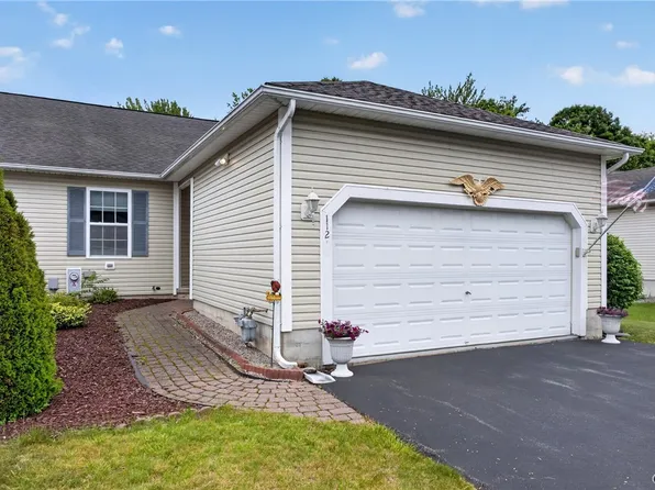 112 Sleeth Mill Cir, North Syracuse, NY 13212