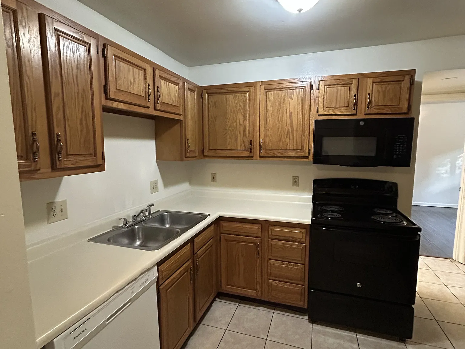 2 bed, 750 sqft, $975 — Photo 3