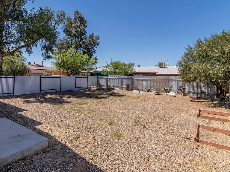 3307 N Tyndall Ave — Photo 14