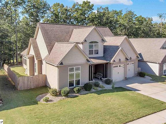 2nd image of 301 Brenleigh Ct