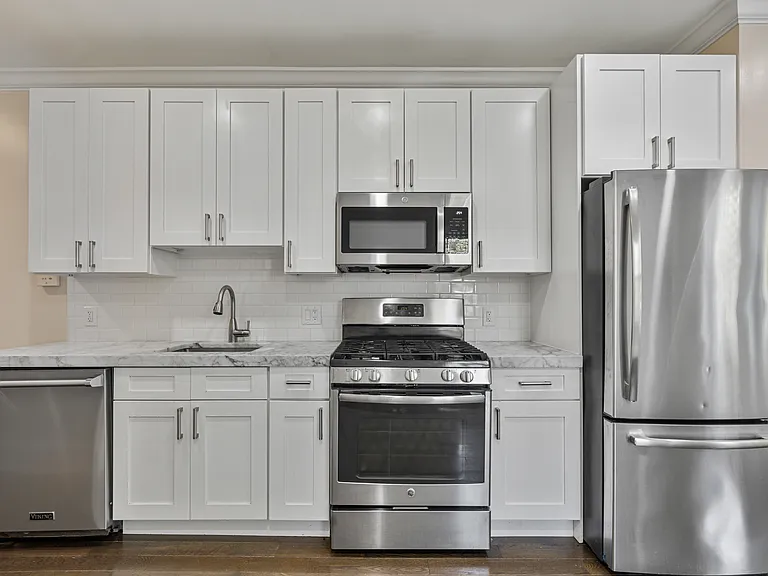 1100 Holbrook Ter NE #2 — Photo 1