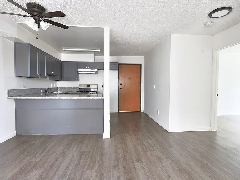 140 N Commonwealth Ave — Photo 7