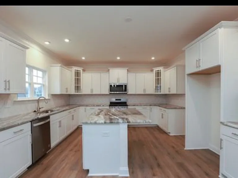3502 Macallan — Photo 14