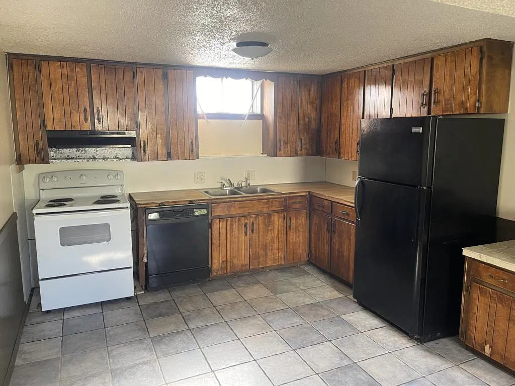 121 E Rodney Dr — Photo 2